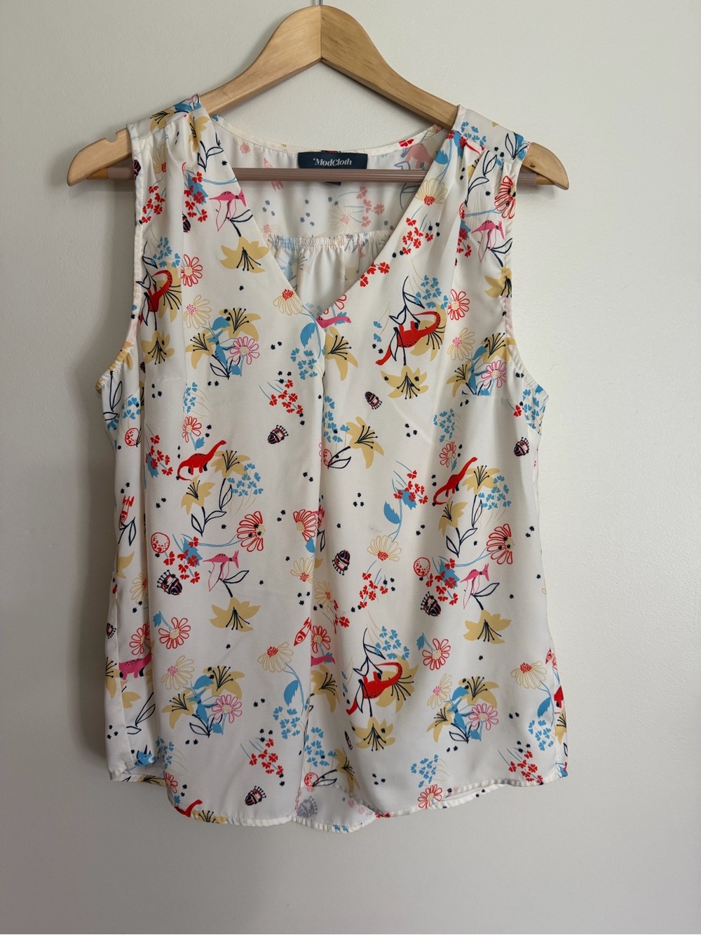 ModCloth Tank Top Size large Floral Sleeveless V Neck Floral Birds Dinosaurs